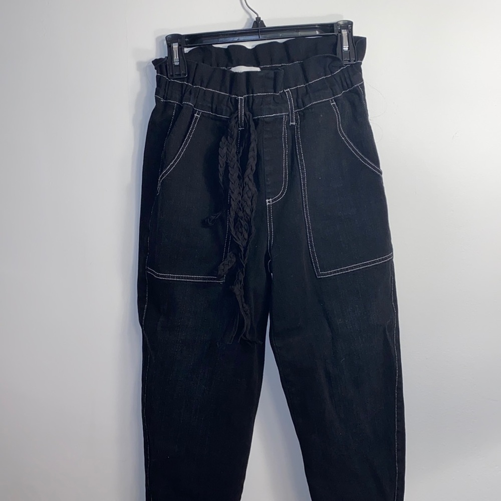 🟣 Black High Rise / Paperbag Waist Jeans - Brand: Something Navy